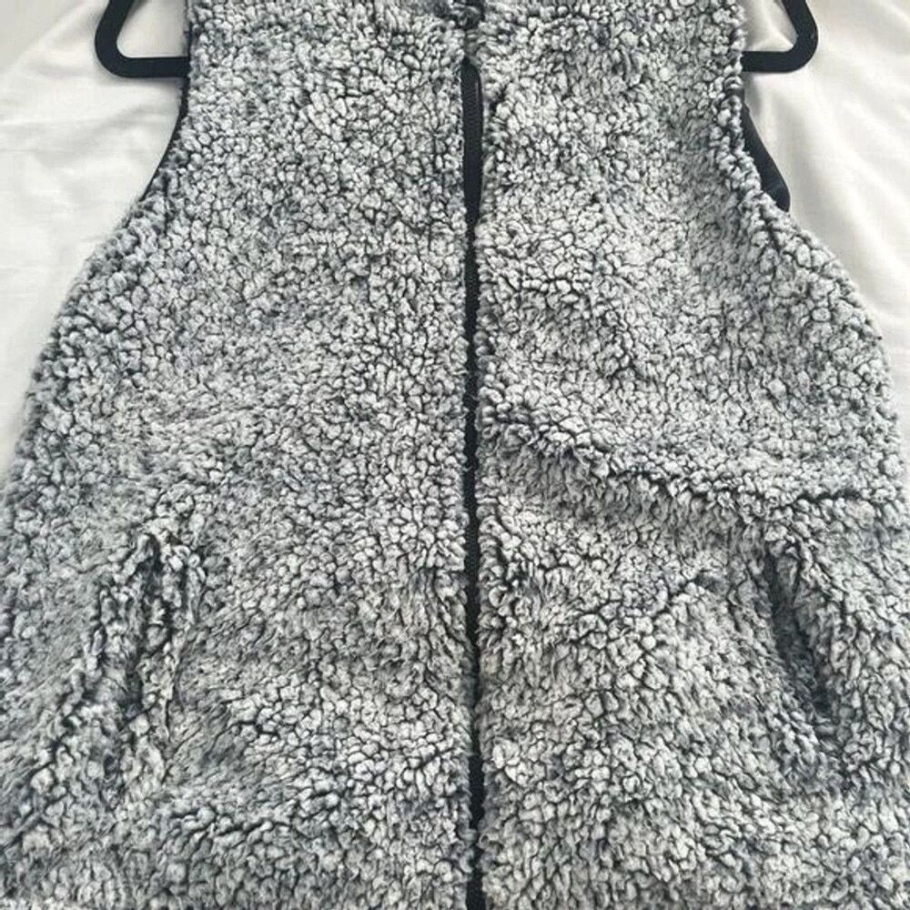 T X S Women’s Medium Gray Coal Faux Fur Sherpa Fleece Vest